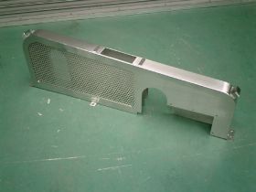 板金加工したベルトカバー